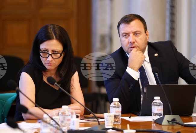 Да бъде премахната възможността за подаване на заявление за промяна на пола в личните документи, предлагат от "Възраждане"