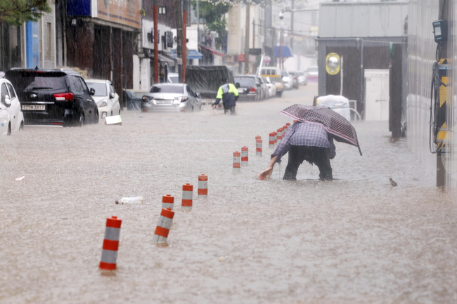 Над 5000 души бяха евакуирани в Южна Корея заради продължаващите трети ден проливни дъждове