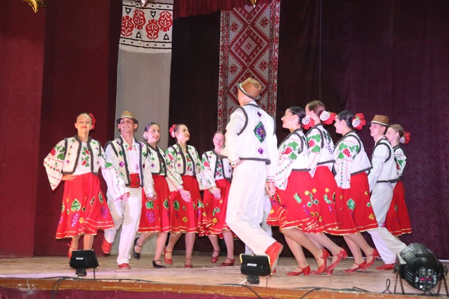 Танцов ансамбъл „Вдъхновение“ представи концерт в село Виноградовка в Украйна на 16 юли