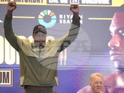 Britain Boxing Usyk Dubois