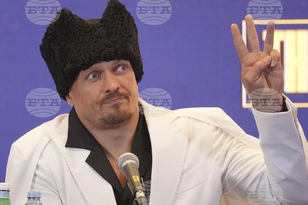 Britain Boxing Usyk Dubois