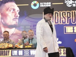 Britain Boxing Usyk Dubois