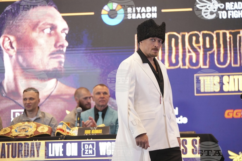 Britain Boxing Usyk Dubois