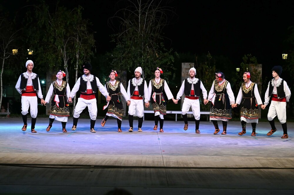 Фолклорна танцова формация „Луди-Млади“ в Атина представи български фолклор на два фестивала в Гърция