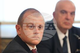Парламент - Комисия за контрол над службите
