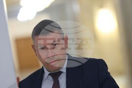 Парламент - Комисия за контрол над службите