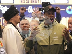 Britain Boxing Usyk Dubois