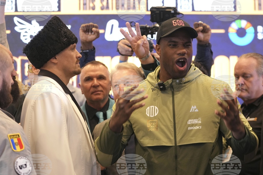 Britain Boxing Usyk Dubois