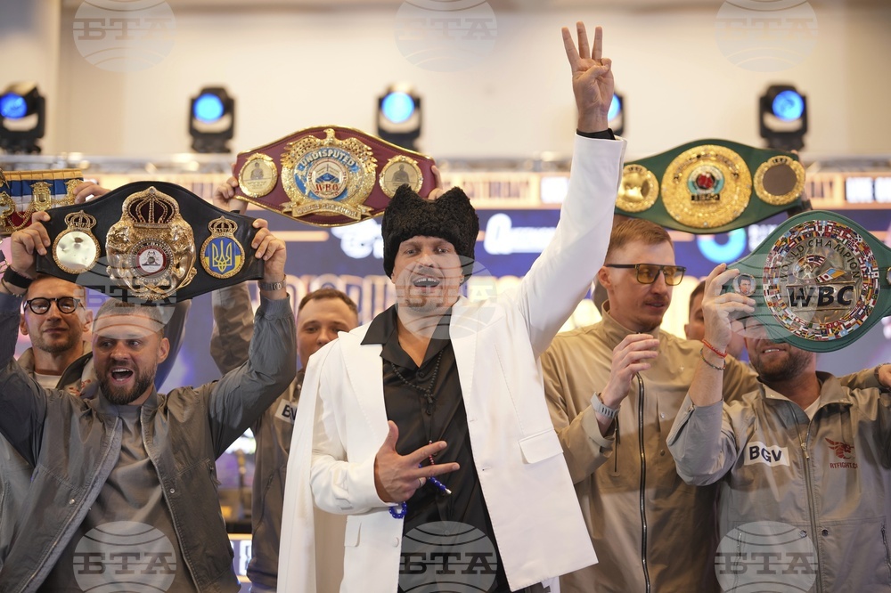 Britain Boxing Usyk Dubois
