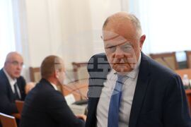 Парламент - Комисия за контрол над службите