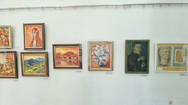 Изложба „60 години кръжок Петър Стайков“ представя творби на негови изявени ученици