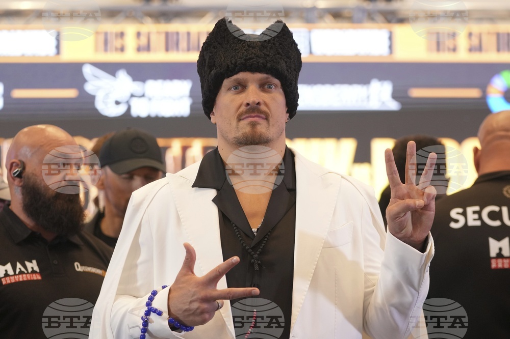 Britain Boxing Usyk Dubois