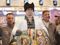 Britain Boxing Usyk Dubois