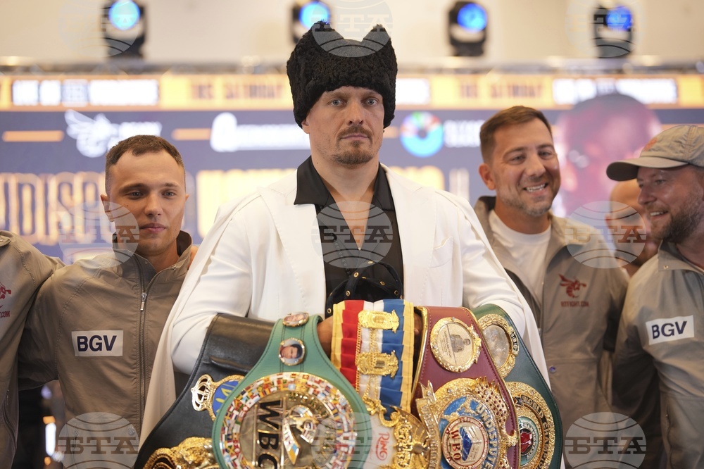 Britain Boxing Usyk Dubois