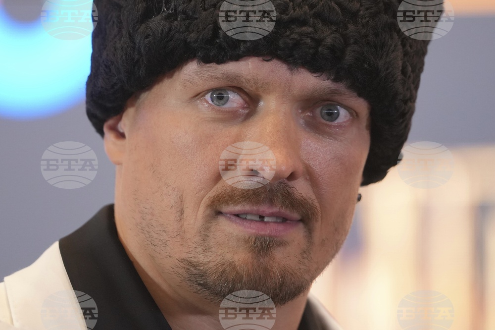 Britain Boxing Usyk Dubois