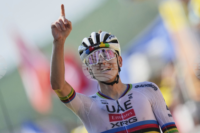 Тадей Погачар спечели 12-ия етап от Обиколката на Франция пред погледа на президента Еманюел Макрон и си върна "жълтата фланелка"