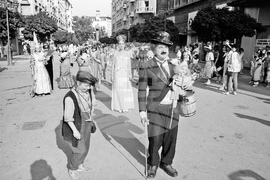 Карнавално шествие на участниците в четвъртата