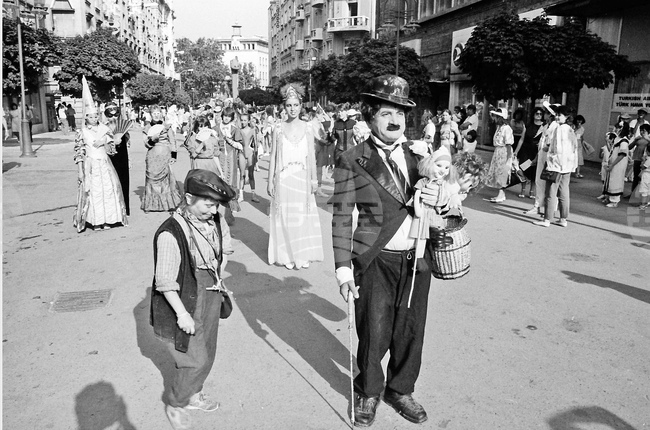 Карнавално шествие на участниците в четвъртата