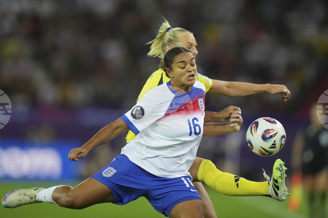 Президентът на ФИФА Джани Инфантино предложи подкрепата си за английска футболистка, станала обект на расистки обиди