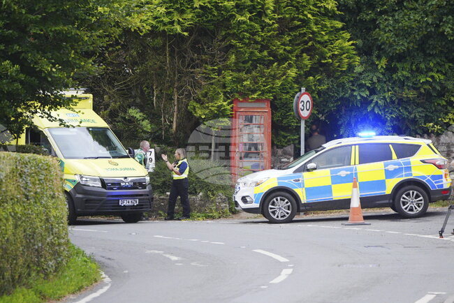 Един загинал и 21 ранени в катастрофа с ученически автобус в Англия