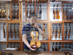 Malaysia Violin Maker