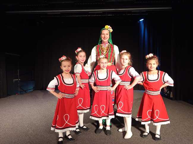 Възпитаници на училище „Дора Габе“ в Мюнхен участваха в концерт на ансамбъл „Лазарка“ в града