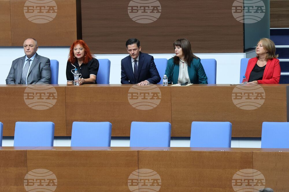 Народното събрание започна разглеждането на доклада за избор на омбудсман