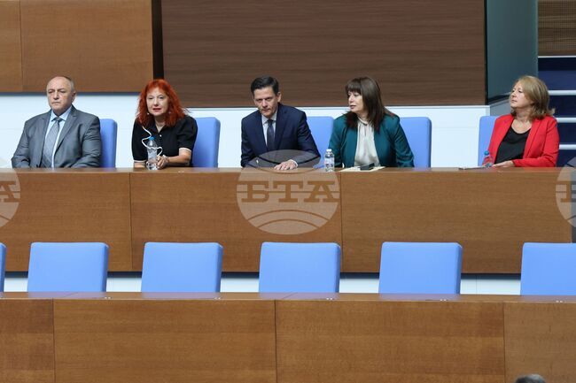 Народното събрание започна разглеждането на доклада за избор на омбудсман