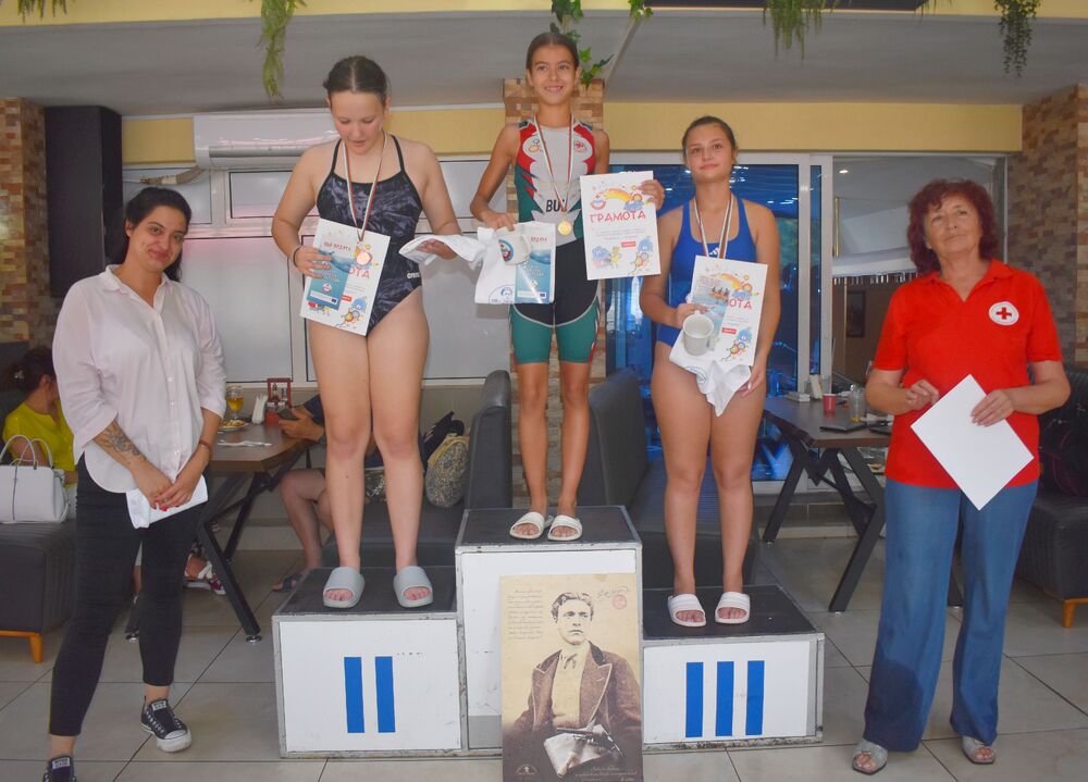 Община Разград: Над 30 деца и възрастни участваха в Общински плувен празник за 188 години от рождението на Васил Левски