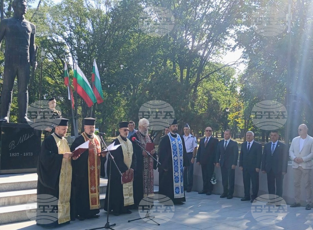 Русенци отбелязаха 188 години от рождението на Васил Левски с церемония пред паметника на Апостола на свободата в града