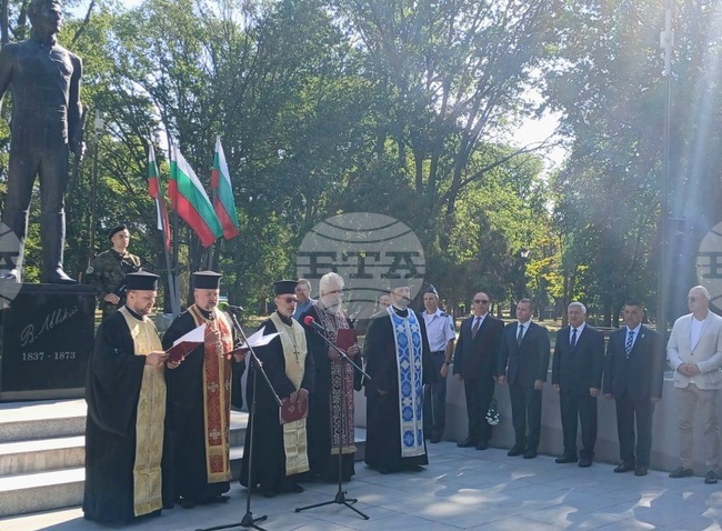 Русенци отбелязаха 188 години от рождението на Васил Левски с церемония пред паметника на Апостола на свободата в града