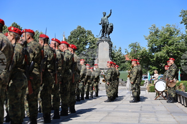 В Карлово започна тържественото отбелязване на 188 г. от рождението на Апостола и празника на града
