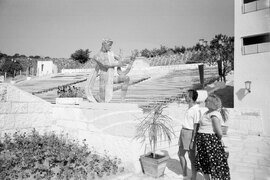 На разходка из курорта „Златни пясъци“ през 1959 година