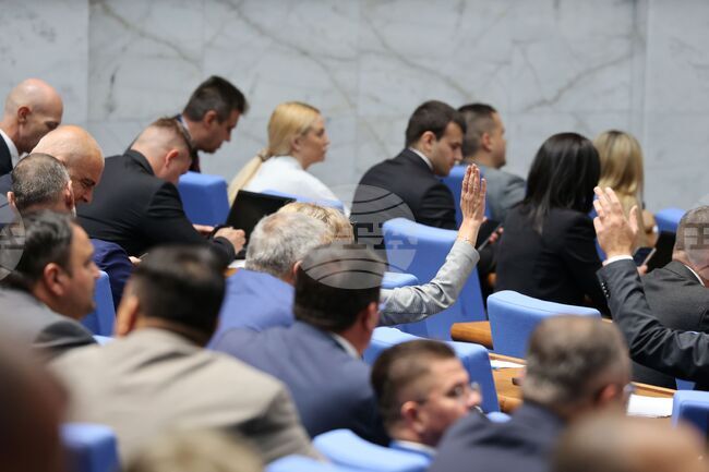 Парламентът криминализира отказа от тестване за алкохол и наркотици при пътни произшествия и завиши глобите за шофиране под тяхно въздействие 