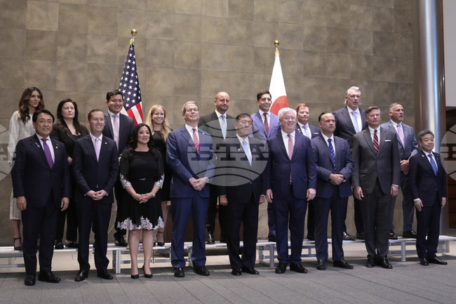 Постигането на споразумение с Япония за митата остава възможно, заяви американският финансов министър в Токио