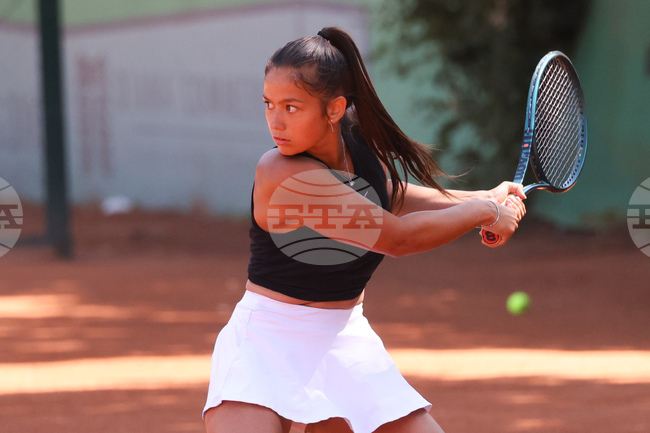 Кръстенова продължи победната си серия на турнира по тенис в Куршумлийска Баня, Каратанчева отпадна