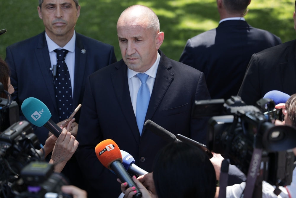 Румен Радев: Демокрацията е фасадна, правителството е декор на дуото Пеевски – Борисов, а правосъдието избирателно