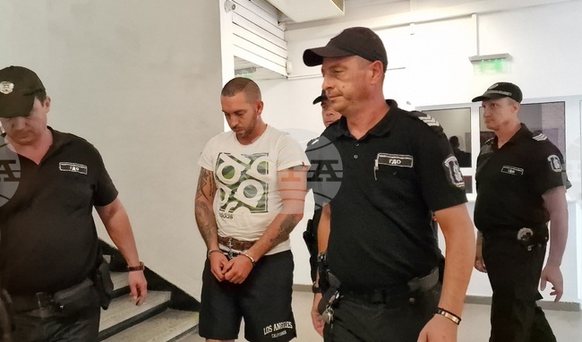 Военният съд в Пловдив остави в ареста военнослужещия, обвинен за убийство на 23-годишен младеж в село Каравелово