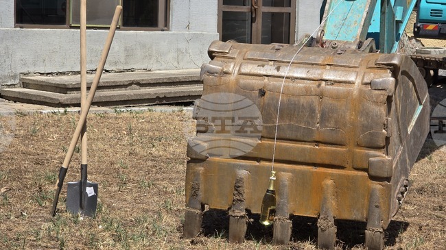 Направена беше първа копка за ремонта на водопроводната мрежа в село Яхиново, община Дупница