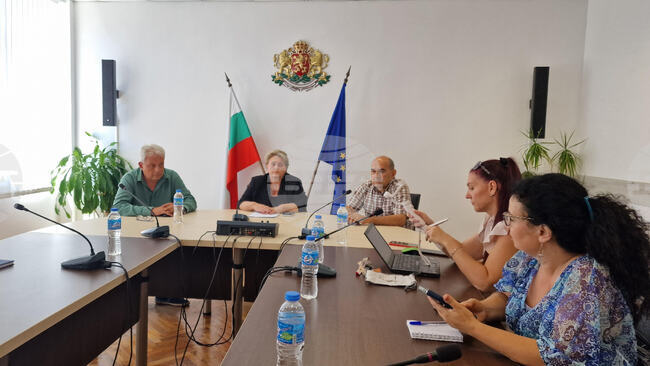 Взети са допълнителни мерки във връзка със забелязания хищник и предстоящо автомобилно състезание, каза областният управител на Шумен