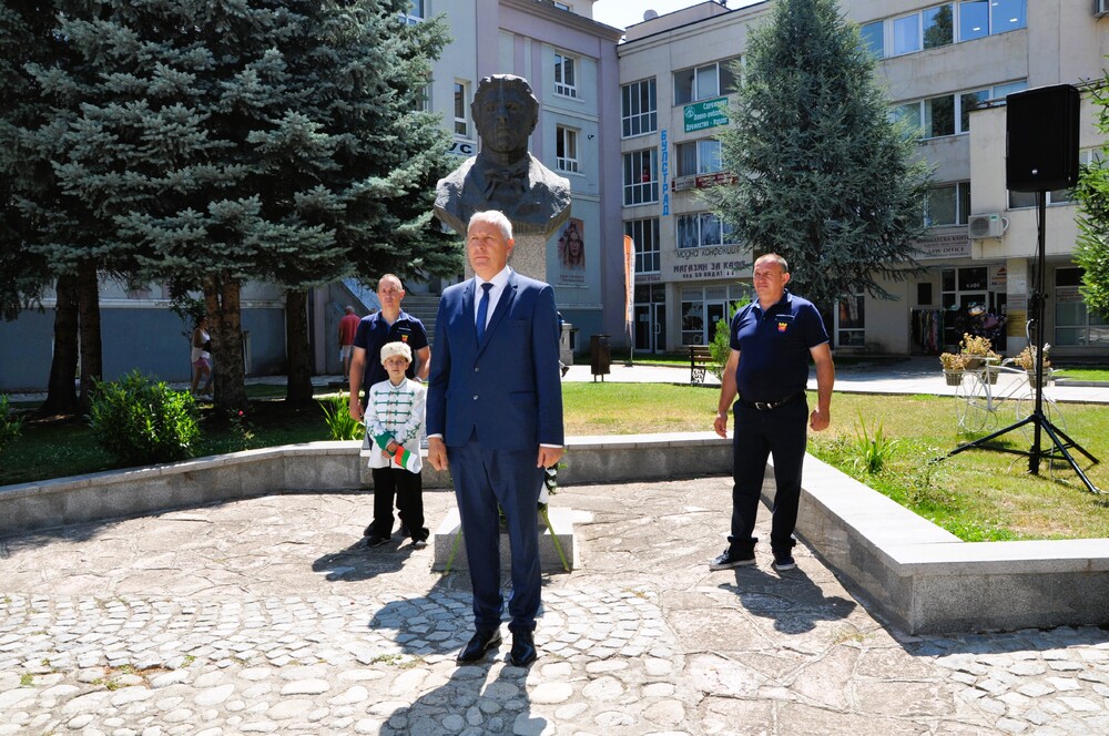 188 години от рождението на Васил Левски. Разлог отдаде почит на Апостола на свободата