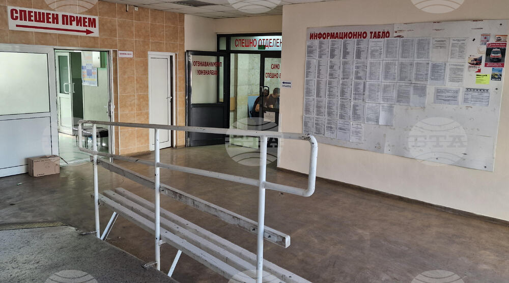 Четирима пострадали в катастрофата на пътя Шумен-Карнобат са приети в МБАЛ - Шумен, дете е в реанимация, с опасност за живота