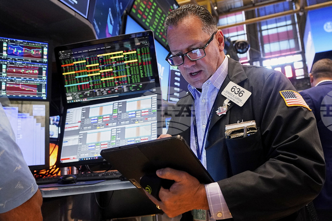 Без съществени изменения на индексите започна търговията на Уолстрийт