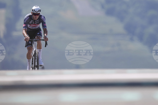 Нидерландецът Матю ван дер Пул напусна Обиколката на Франция заради пневмония