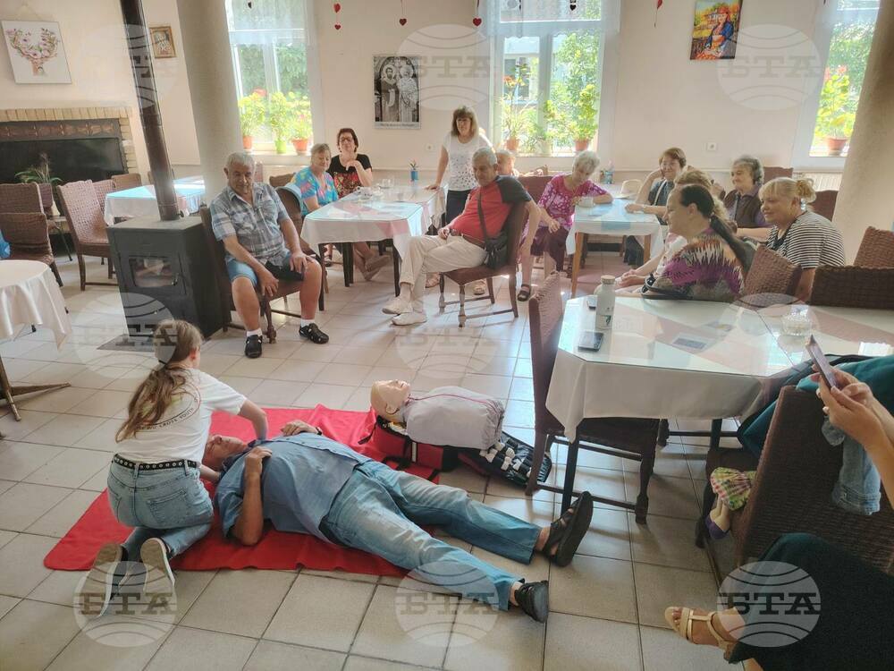 Здравна беседа „Първа долекарска помощ” организираха библиотекари за членове на пенсионерски клуб „Орфей” в Смолян