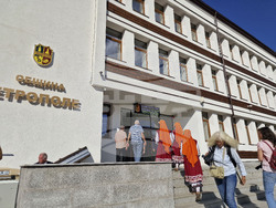 Етрополе - Илияна Йотова - Васил Левски - рождение - годишнина - паметник