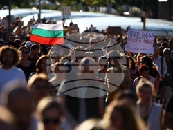 Протест - "Нямате белезници за всички!"