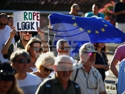 Протест - "Нямате белезници за всички!"