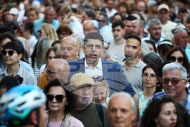 Протест - "Нямате белезници за всички!"