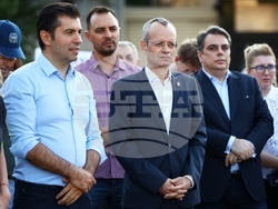 Протест - "Нямате белезници за всички!"